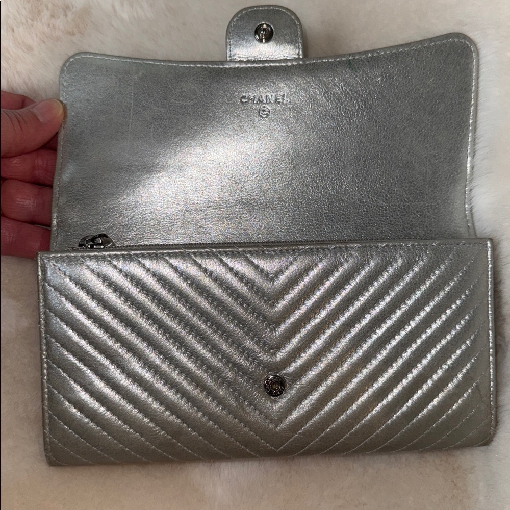 Chanel Chevron Quilted Flap Metallic Silver Wallet - Picture 8 of 17